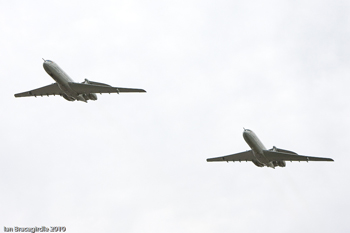 Vickers VC10 two-ship formation