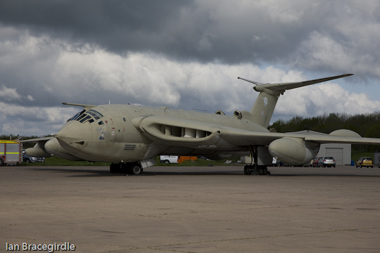 Handley Page Victor K2 XM715 Teasin Tina at Bruntingthorpe Taxi Event 2009